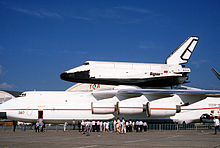 220px-Buran_on_An-225_(Le_Bourget_1989)_1